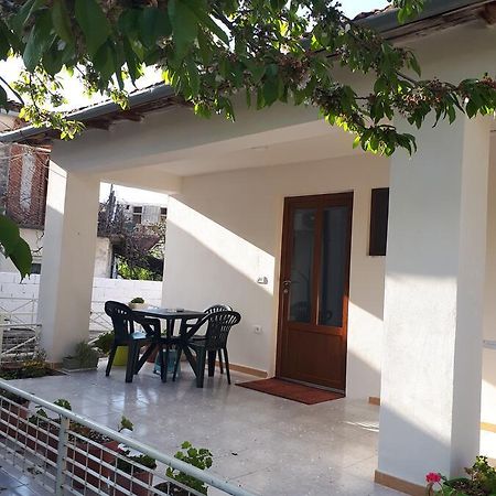 Bona'S Home Tushemisht Exterior photo